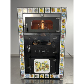 Precious Hand-Painted Caltagirone Majolica for Wood-Burning Oven with Box Precious Hand-Painted Caltagirone Majolica for Wood-Burning Oven with Box