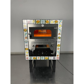 Precious Hand-Painted Caltagirone Majolica Precious Hand-Painted Caltagirone Majolica