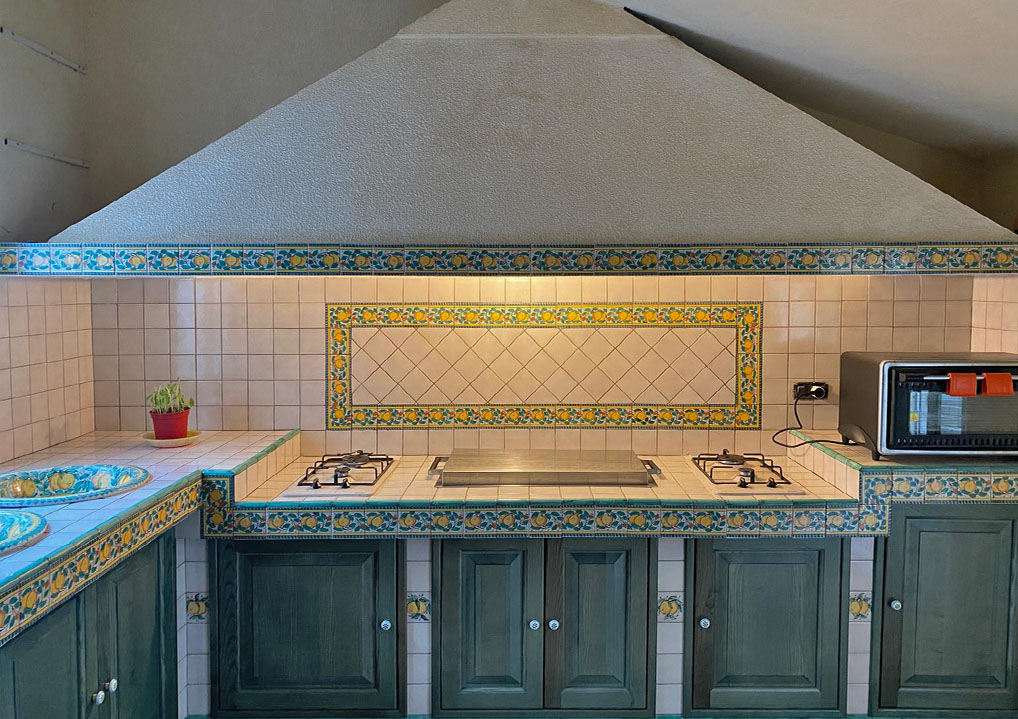 Vista della cucina con barbecue incassato Alfonso Forni