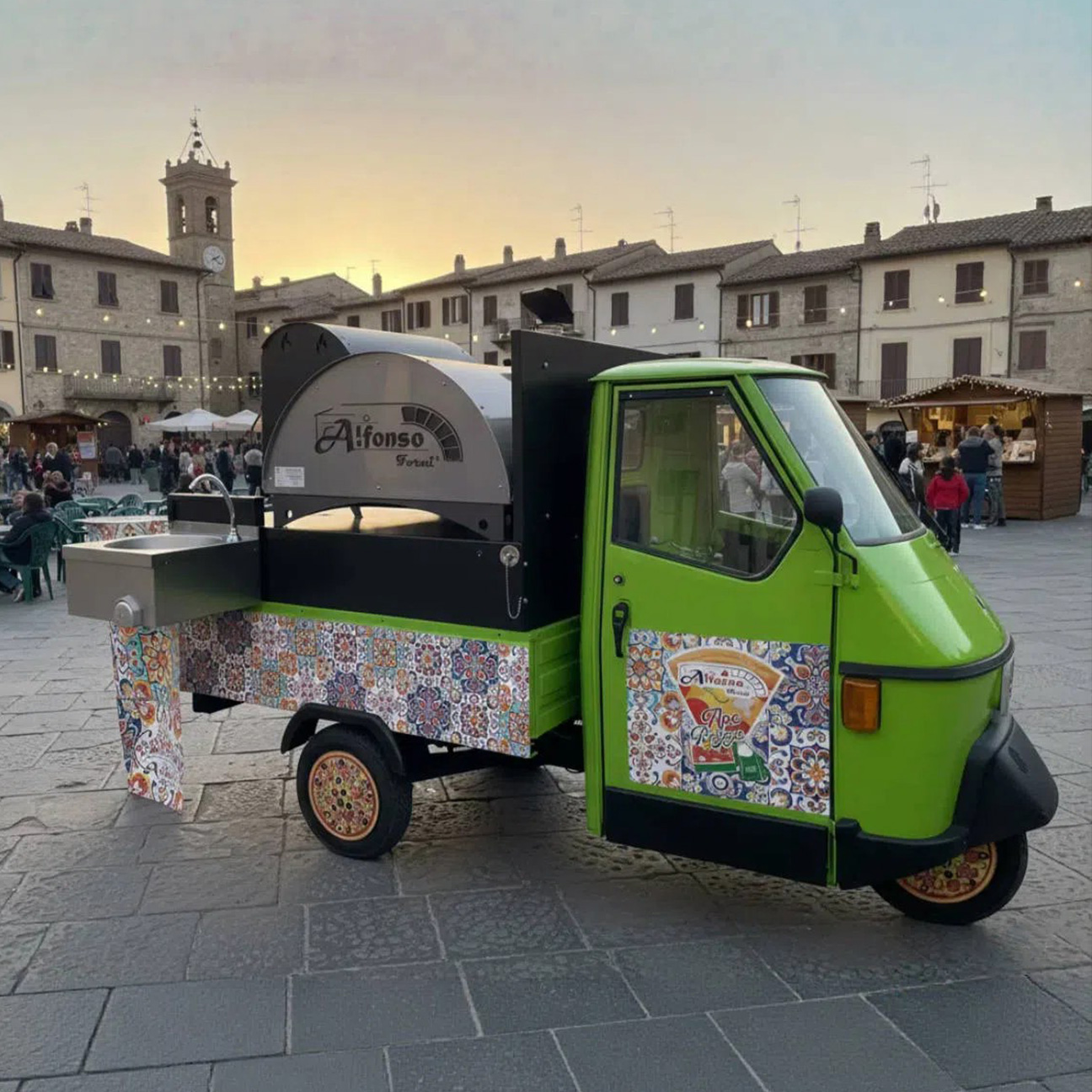 Dettaglio Ape Verde Kawasaki con forno ibrido Alfonso 6 pizze