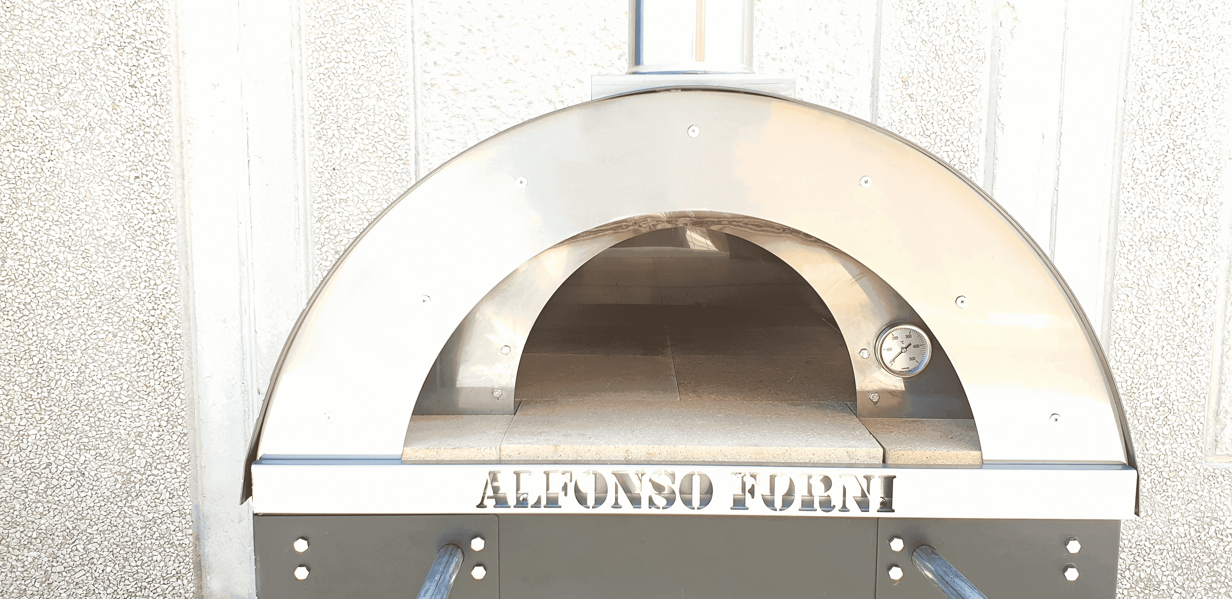 biscotto refrattario nel forno a legna Alfonso 6 Pizze di Alfonso Forni