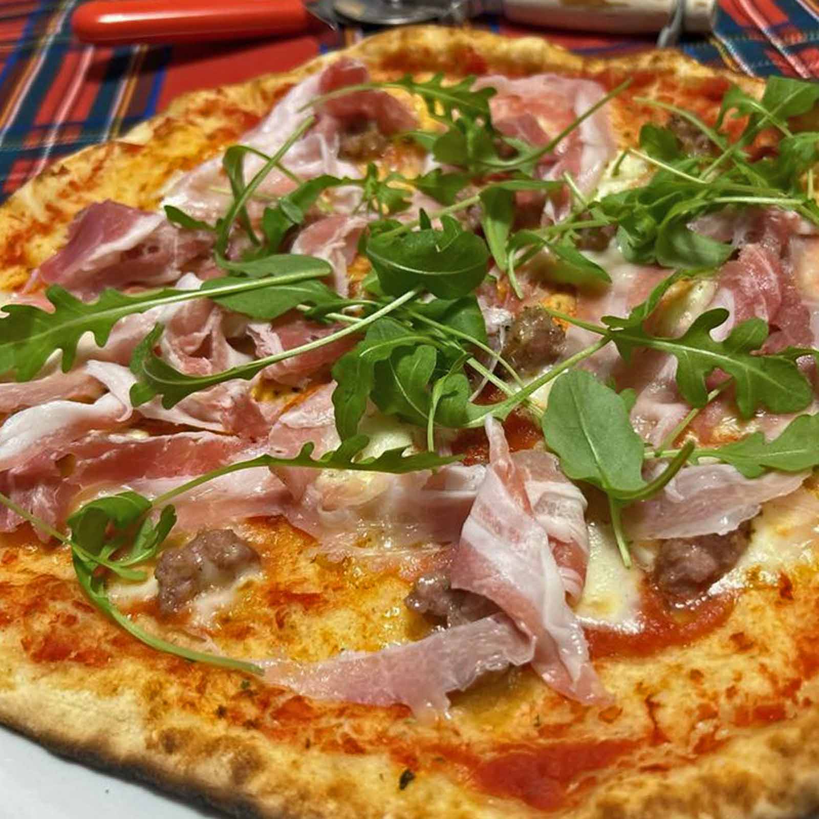 Pizze croccanti e cotte uniformemente, con il forno a Gas Alfonso 4 Pizze Professional